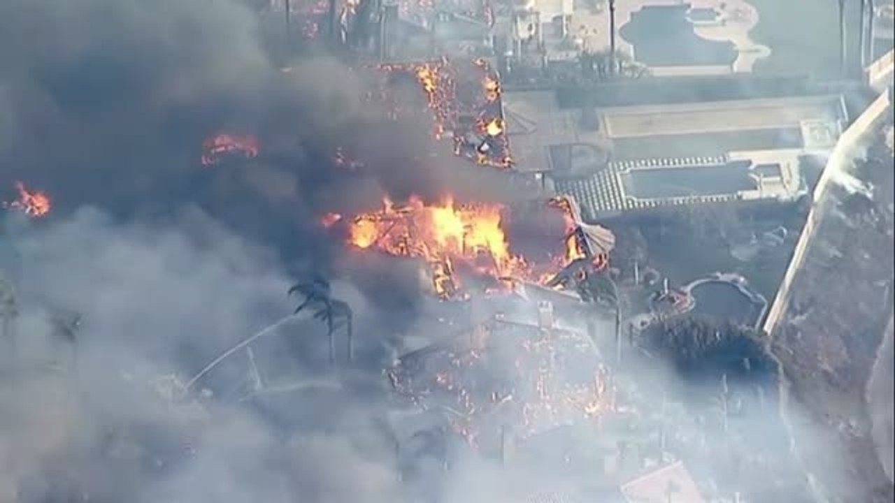 Las llamas consumen la comunidad costera de Laguna Niguel en California