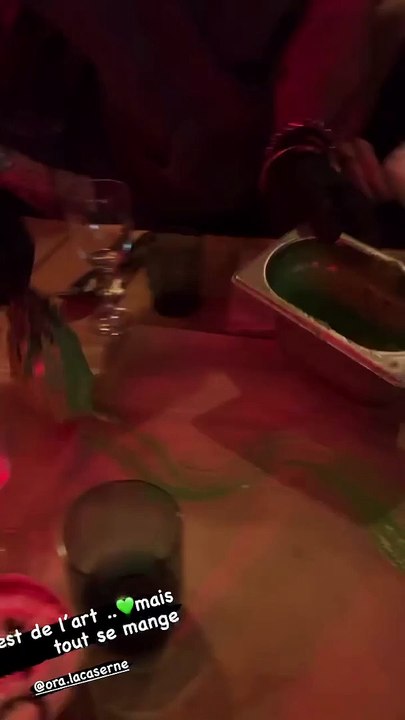 Estelle Lefébure a fêté son anniversaire en compagnie de sa fille Emma et de ses amis. @ Instagram / Estelle Lefébure