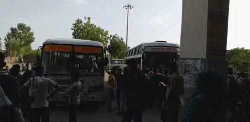 raodways...कड़ी धूप और भीषण गर्मी, सैकड़ों की कतार में बस का इंतजार