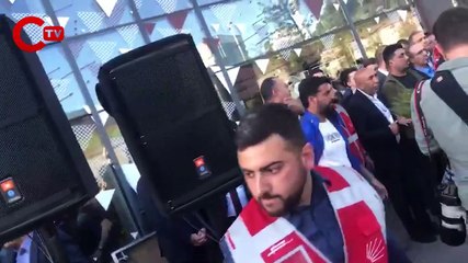 Kaftancıoğlu sloganlarla binaya giriş yaptı