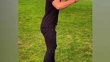 Lauch denkt er ist Fitnesstrainer