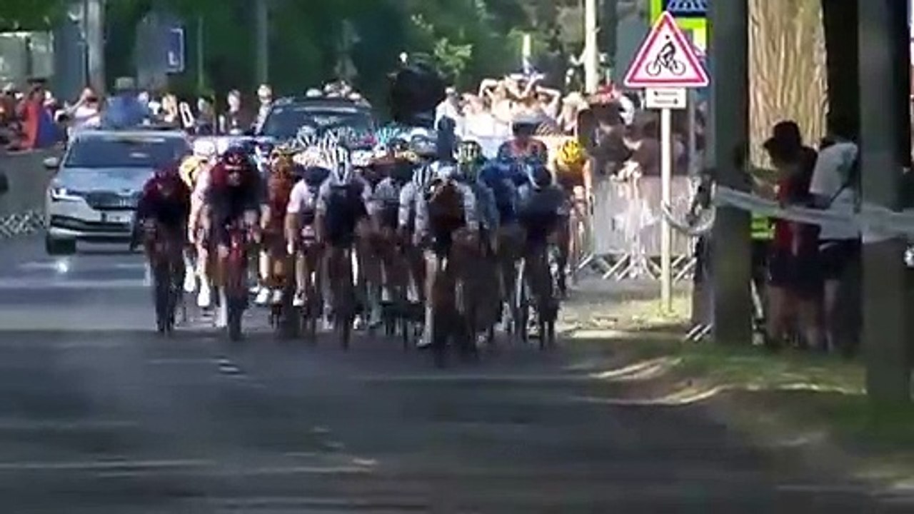 Tour de Hongrie 2022 - Fabio Jakobsen gagne la 2e étape ! Il a su éviter l'énorme chute dans le final !