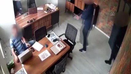 Esnaftan silah zoruyla para almaya çalıştıkları iddiasıyla 3 zanlı tutuklandı