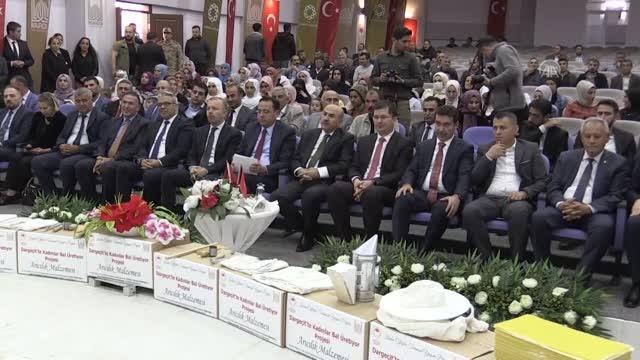 Bal üreticisi kadınlara ekipman desteği