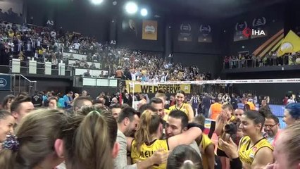 Melis Gürkaynak: "Ağlamamak için kendimi zor tutuyorum"