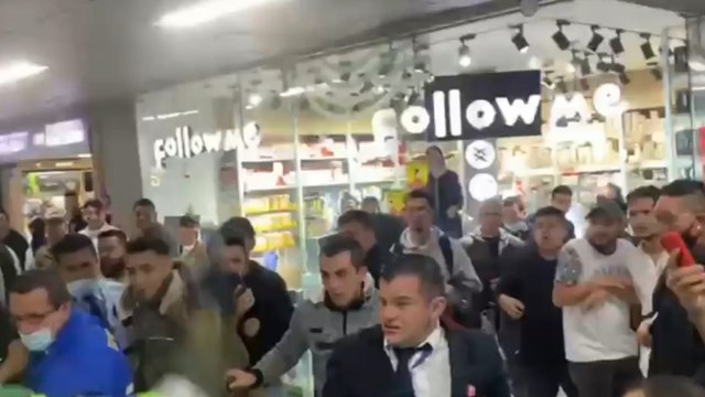 Comerciantes por poco linchan a presunto ladrón en centro comercial de Bogotá
