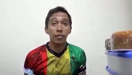 Vende queques para comprar pasaje y viajar a competir a España, el duro reto de una atleta cruceña y su entrenador