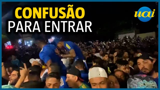 Cruzeirenses reclamam de longas filas para entrar no Independência