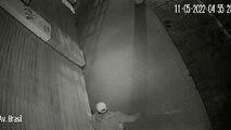 Câmeras de segurança flagram ladrão fingindo dormir para praticar furto