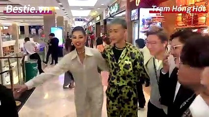 Ngắm khoảnh khắc HH Khánh Vân tại sự kiện