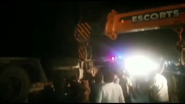 कांस्टेबल भर्ती परीक्षा के लिए निकले पति- पत्नी व भाई पर पलटा ट्रक, एक घंटे तक दबे रहने पर तीनों की दर्दनाक मौत