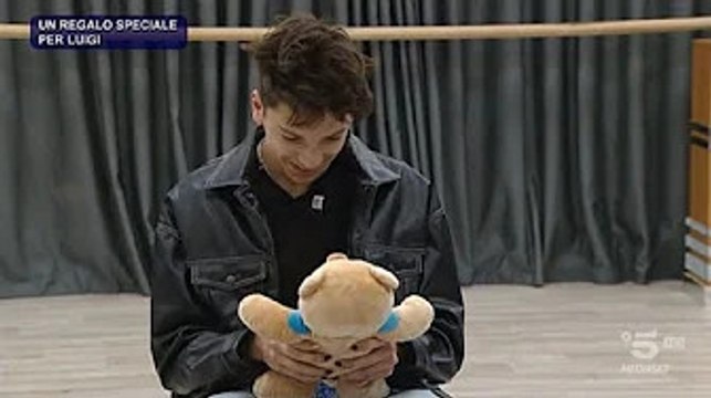 L'allievo di Amici riceve un regalo speciale: l'associazione italiana scrive al programma Oggi la pr