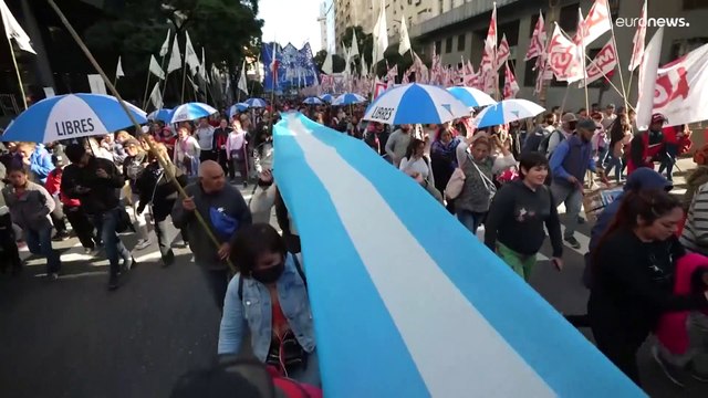 Masiva marcha en Buenos Aires contra el hambre y la pobreza y contra el ajuste del FMI