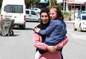 Fedakar anne ömrünü öğretmen olmak isteyen Serebral Palsi hastası kızına adadı