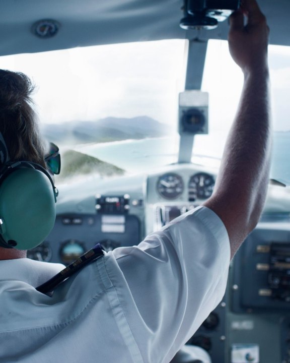 Sans expérience, il réussit à poser un avion après le malaise du pilote