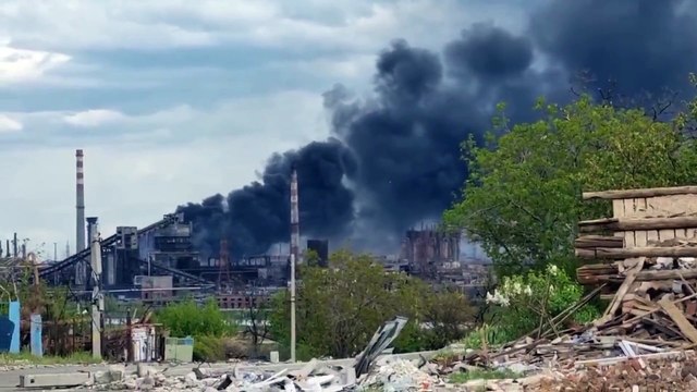 Ucrania denuncia un nuevo asalto de las fuerzas rusas contra la acería Azovstal