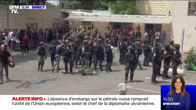 Des tensions et des violences à l'enterrement de la journaliste américano-palestinienne de la chaîne de télévision Al-Jazeera