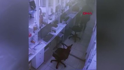 NEFES BORUSUNA SU KAÇAN ZEYNEP MİRA'YI 'HEİMLİCH MANEVRASI' İLE KURTARDI