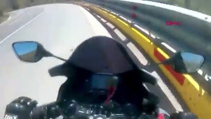 ''Motorcu dostu bariyer''e 1 metre kala öldüler... Görüntüler ortaya çıktı