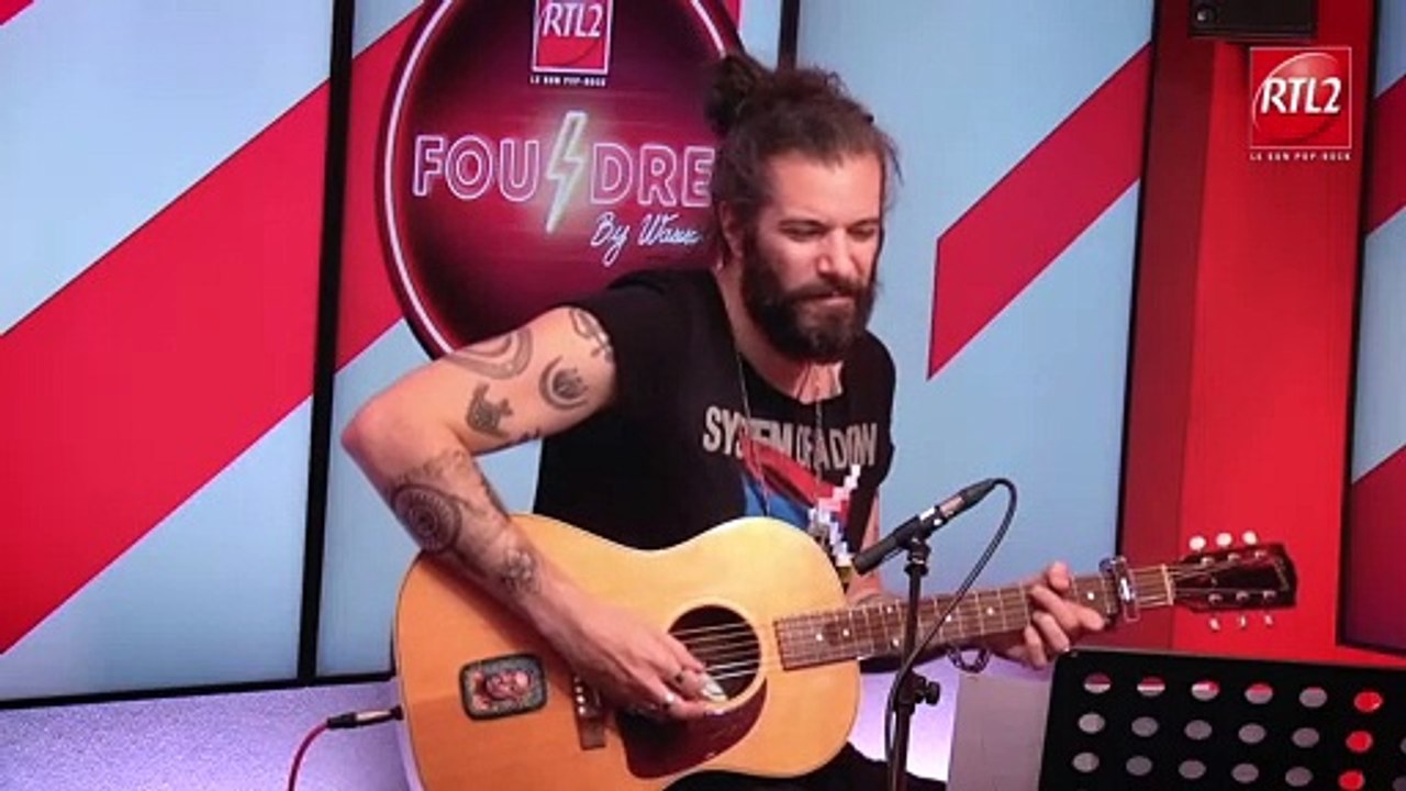 PÉPITE - Calogero et Waxx interprètent "Shake the Disease" dans Foudre (15/05/22)