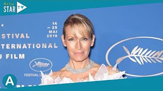 Estelle Lefébure dévoile le gâteau WTF sur lequel elle a soufflé ses bougies d'anniversaire