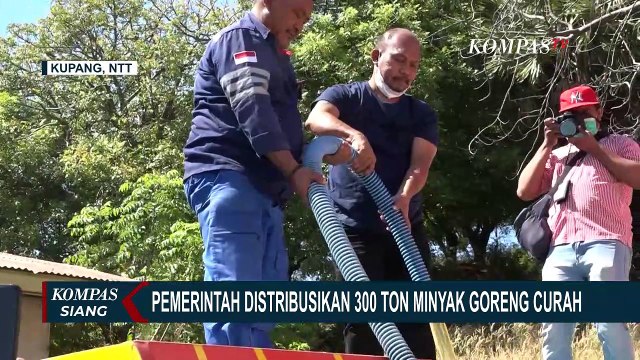 Senyum Bahagia Warga Indonesia Timur Dapatkan Minyak Goreng Curah dan Gula Pasir