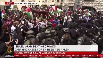 Filistinli gazeteci Şirin Ebu Akile’nin cenazesine İsrail polisinin saldırısı