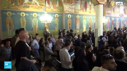 صور ومشاهد.. القوات الإسرائيلية تمنع الفلسطينيين من حمل نعش شيرين