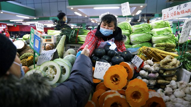Panic buying grips Beijing supermarkets as lockdown rumours circulate