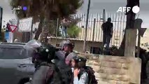 الشرطة الإسرائيلية تقتحم مستشفى قبل إخراج نعش أبو عاقلة منه استعدادا لدفنها