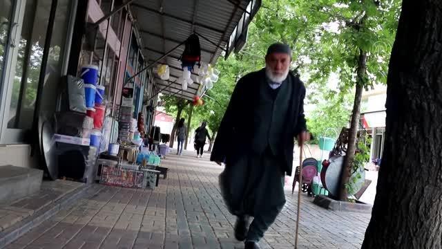 Kahta ilçesinde 77 yaşındaki yaşlı adam şiir kitabı yazdı