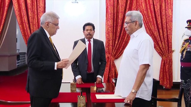 سريلانكا تعين رئيسا جديدا للحكومة وسط أزمة خانقة