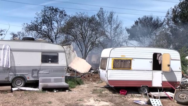 Incendie du camp de Roms de l'Arbois : sous contrôle des pompiers mais fume encore