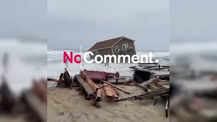 تصاویری از ساحل کارولینا؛ اقیانوس خانه‌ای را با خود برد