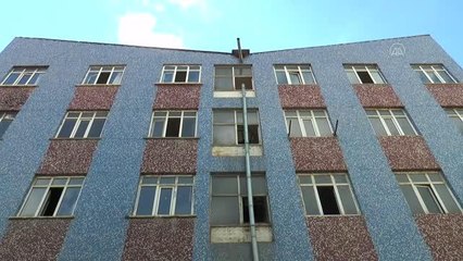 Van'da bir kısmı kullanılmayan iş merkezinde 13 düzensiz göçmen yakalandı
