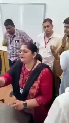 ABVP छात्रनेताओं ने महिला प्राचार्य को छात्रा के पैर पडऩे पर किया मजबूर