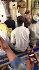 مبوما يشهر اسلامه