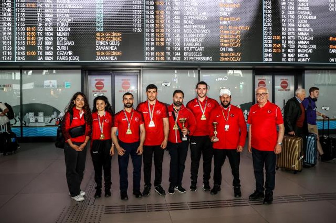 Son dakika haberi... Para Bilek Güreşi Avrupa Şampiyonası'nda 17 madalya kazanan milliler yurda döndü