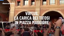 Virtus, la carica dei tifosi in piazza Maggiore