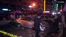 بدون تعليق: سيارات مدمرة بعد تفجير عبوة ناسفة في كراتشي ومقتل شخص وإصابة 12
