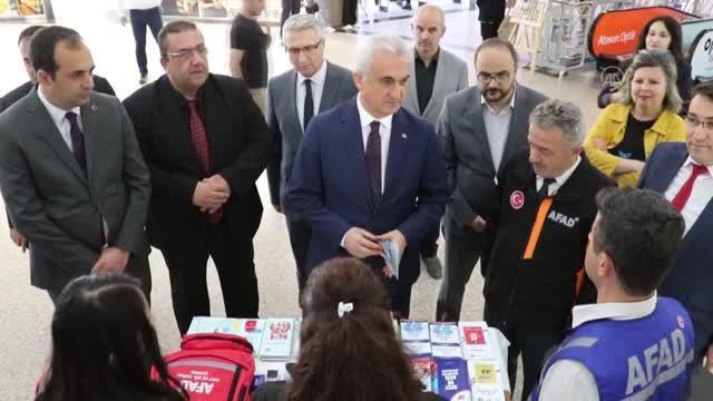 KASTAMONU - Lise öğrencilerinin hazırladığı Afet ve insan temalı resim sergisi açıldı