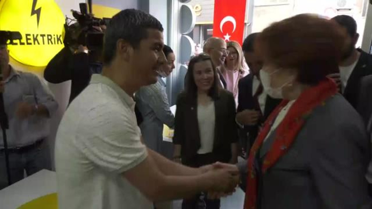 Akşener'in Dinlediği Esnaf: "Esnaf Kan Ağlıyor. Sağ Olsun Recep Ağa Piyasa Bitirdi. Nasıl Çıkacağım Bu İşin İçinden? Yazık Değil Mi?"