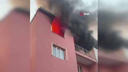 Cinnet getiren adam evini yaktı