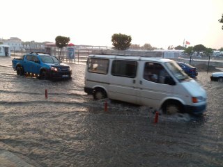 Salihli'de sağanak hayatı olumsuz etkiledi