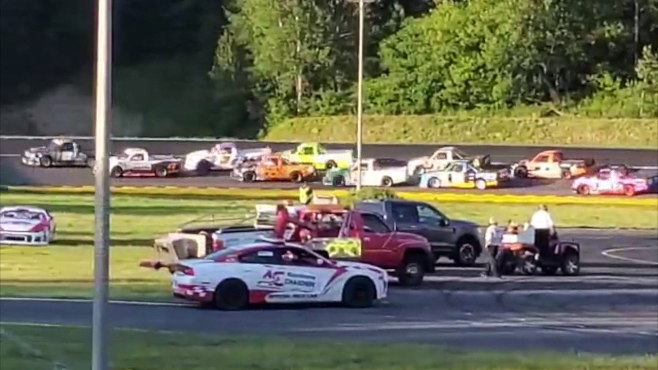 Course automobile : Une saison chargée pour le pilote Simon Dion-Viens