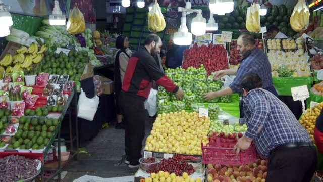 ارتفاع أسعار العديد من المواد الغذائية الأساسية يفاقم معاناة الإيرانيين