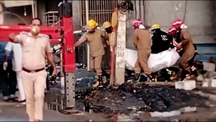 Incêndio deixa ao menos 27 mortos em Nova Délhi