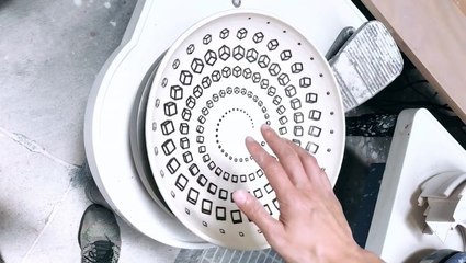 Pottery patterns look like they're moving