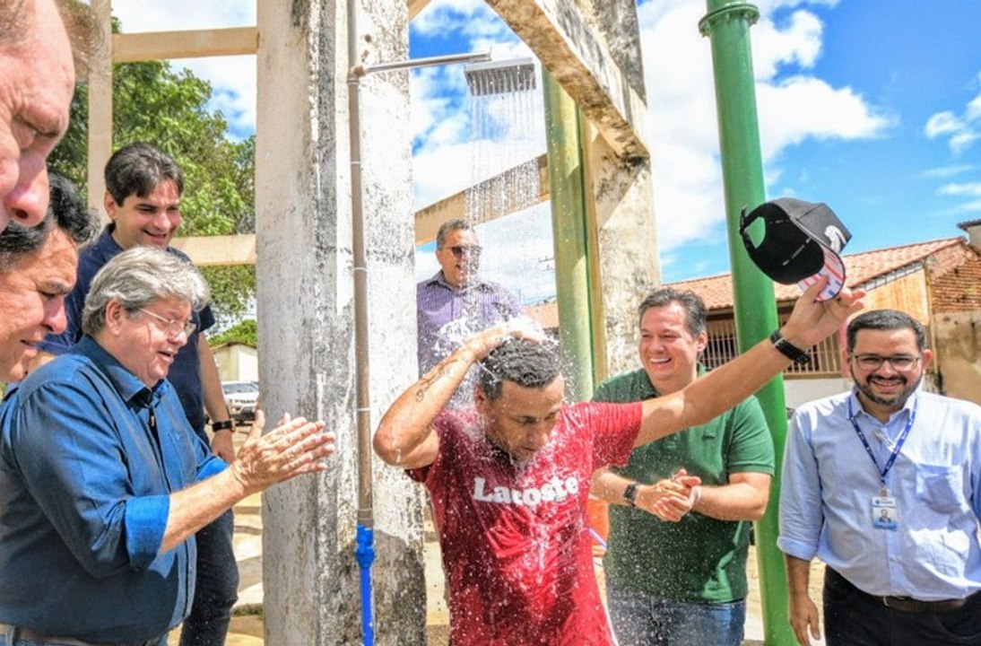 João Azevêdo entrega mais uma adutora em Cajazeiras e novos equipamentos no Hospital Regional