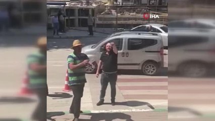 İnekleriyle belediyeyi bastı